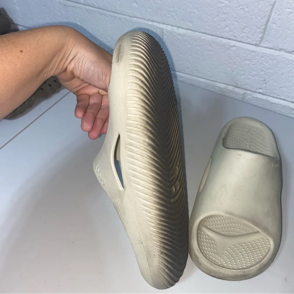 Crocs Men’s Mellow Recovery Slide in Bone Color Size 9 Slides Slip On Sandal